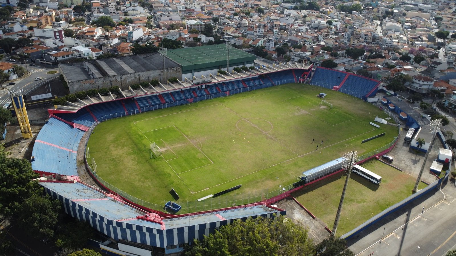 Arquibancadas e estrutura do estádio vistas de cima