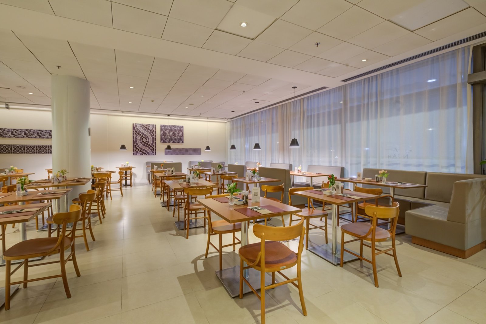 Restaurante do hotel onde é servido o café da manhã