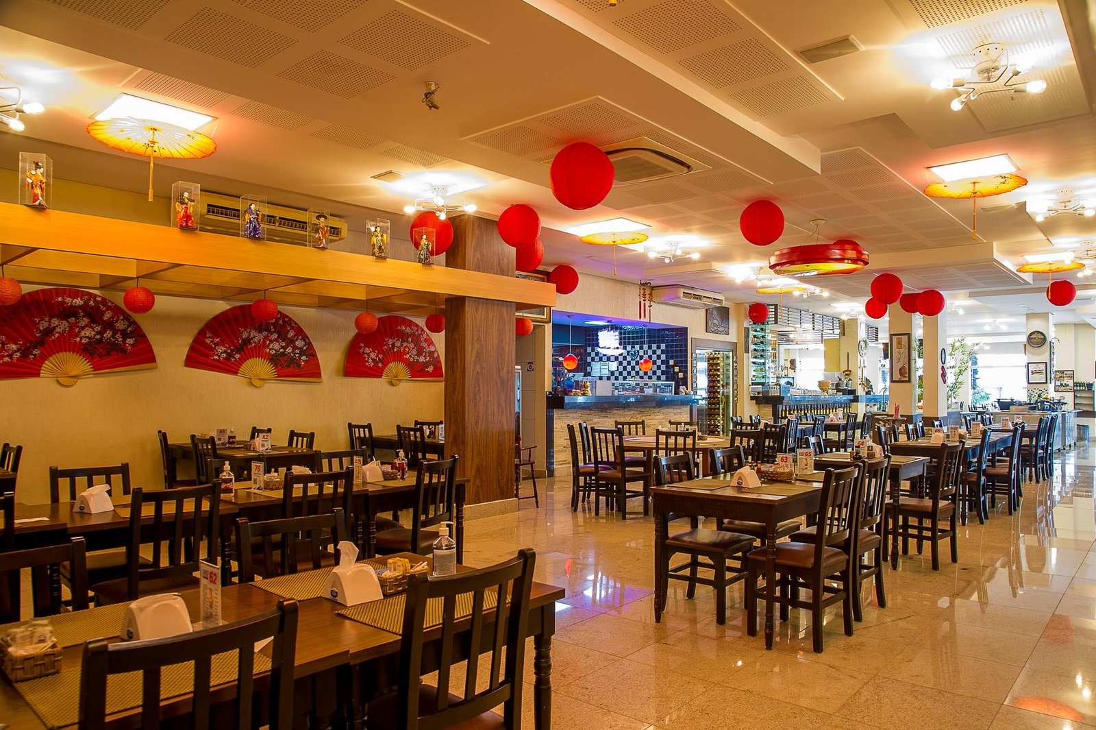 Salão do Restaurante 7 Mares preparado para receber os convidados
